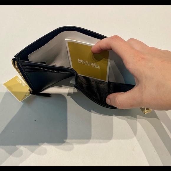 Michael Kors wallet NWT - Picture 7 of 7